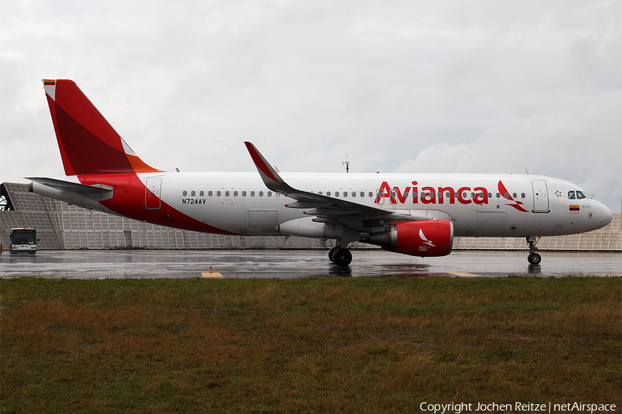 Avianca Airbus A320-214 (N724AV) | Photo 102884