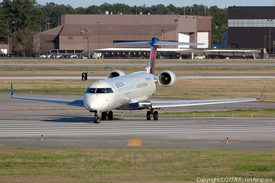 Delta Connection (ExpressJet Airlines) Bombardier CRJ-701ER (N724EV) | Photo 42916