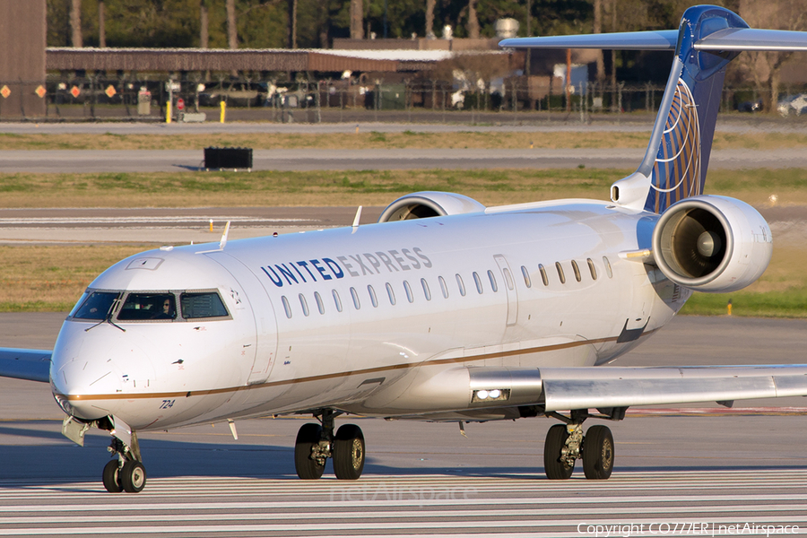 United Express (SkyWest Airlines) Bombardier CRJ-701ER (N724SK) | Photo 46574