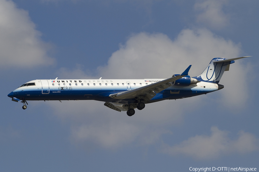 United Express (SkyWest Airlines) Bombardier CRJ-701ER (N724SK) | Photo 337962