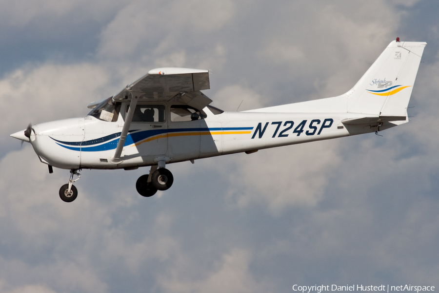 (Private) Cessna 172S Skyhawk SP (N724SP) | Photo 450564
