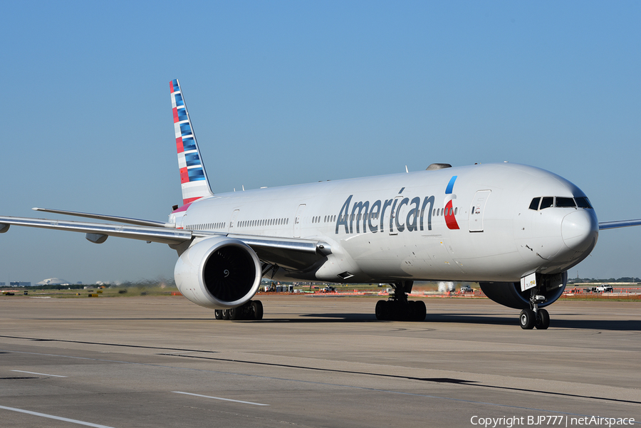 American Airlines Boeing 777-323(ER) (N725AN) | Photo 386653
