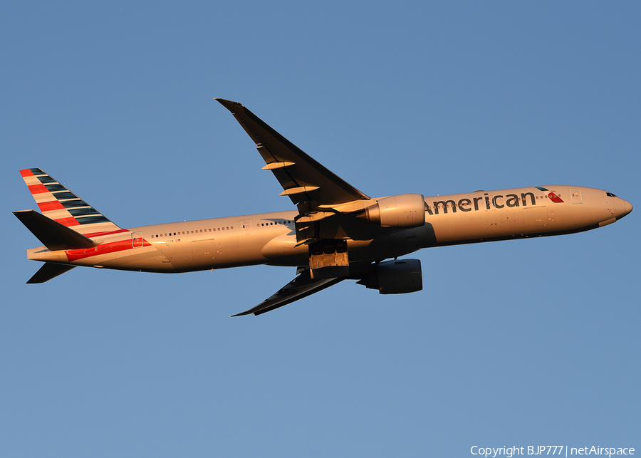 American Airlines Boeing 777-323(ER) (N725AN) | Photo 469887