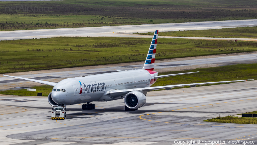 American Airlines Boeing 777-323(ER) (N725AN) | Photo 373330