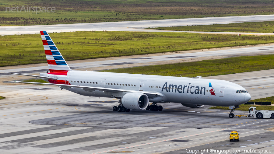 American Airlines Boeing 777-323(ER) (N725AN) | Photo 373335