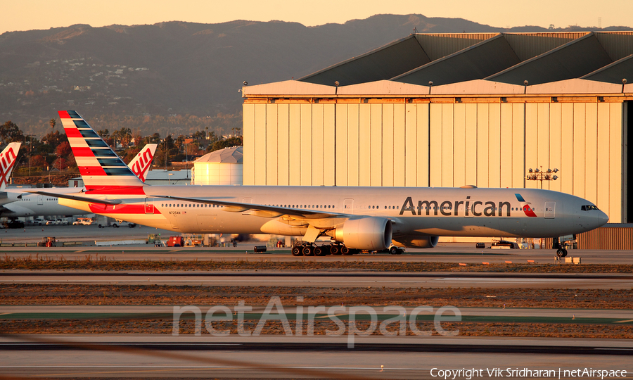 American Airlines Boeing 777-323(ER) (N725AN) | Photo 92309