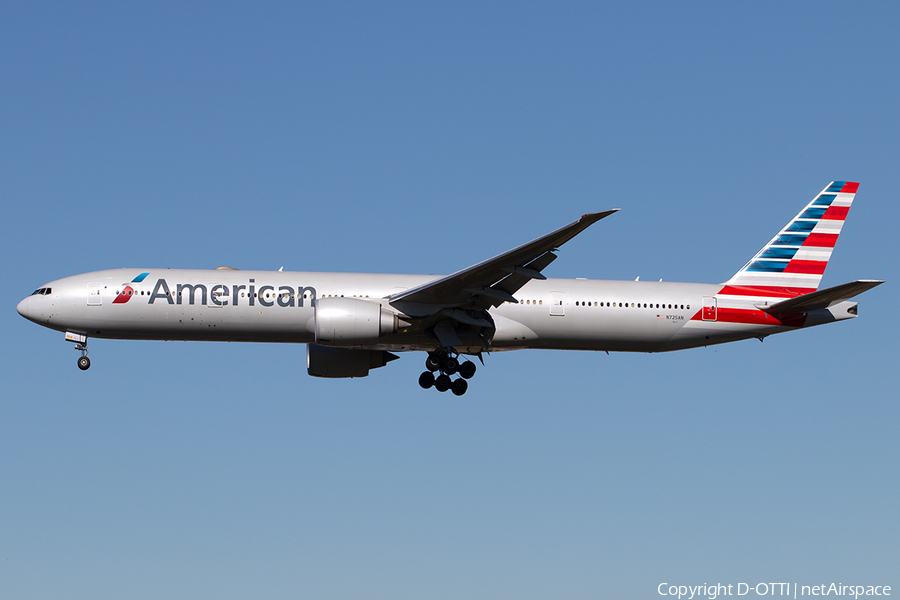 American Airlines Boeing 777-323(ER) (N725AN) | Photo 266926