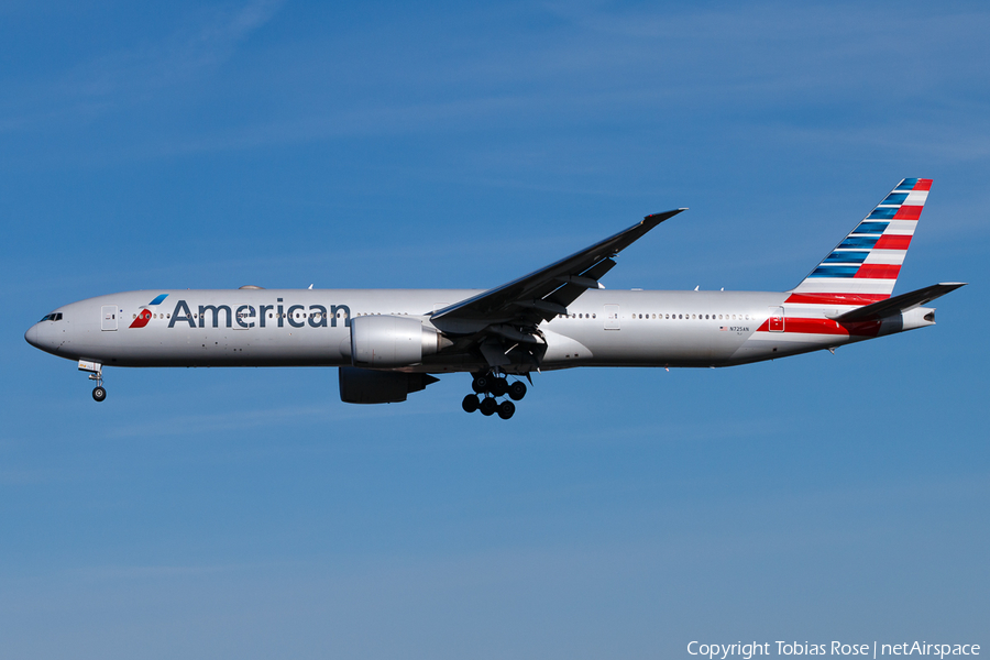 American Airlines Boeing 777-323(ER) (N725AN) | Photo 305549
