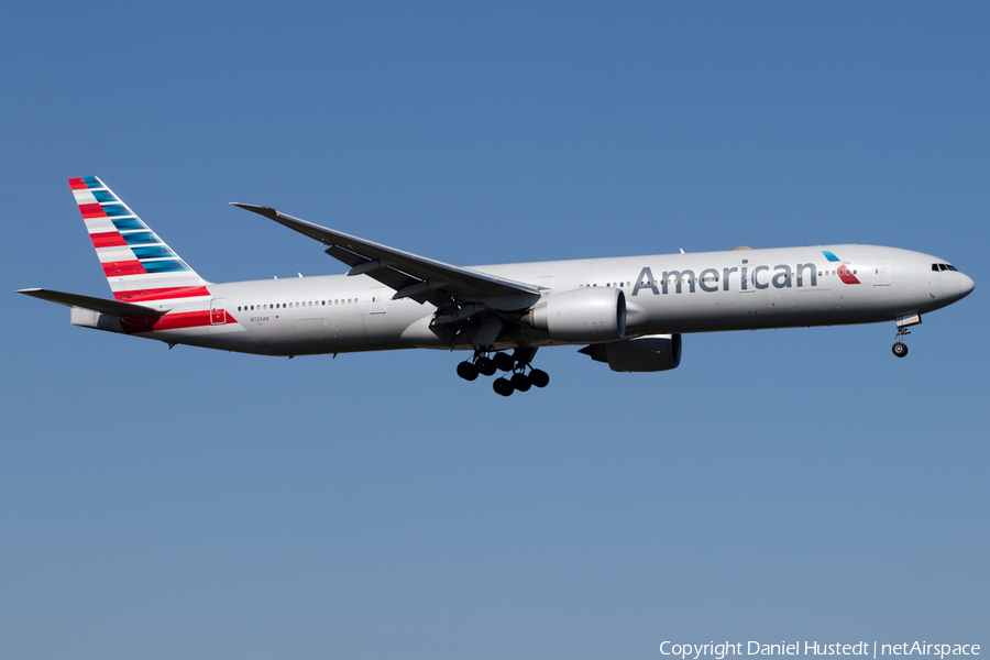 American Airlines Boeing 777-323(ER) (N725AN) | Photo 508114