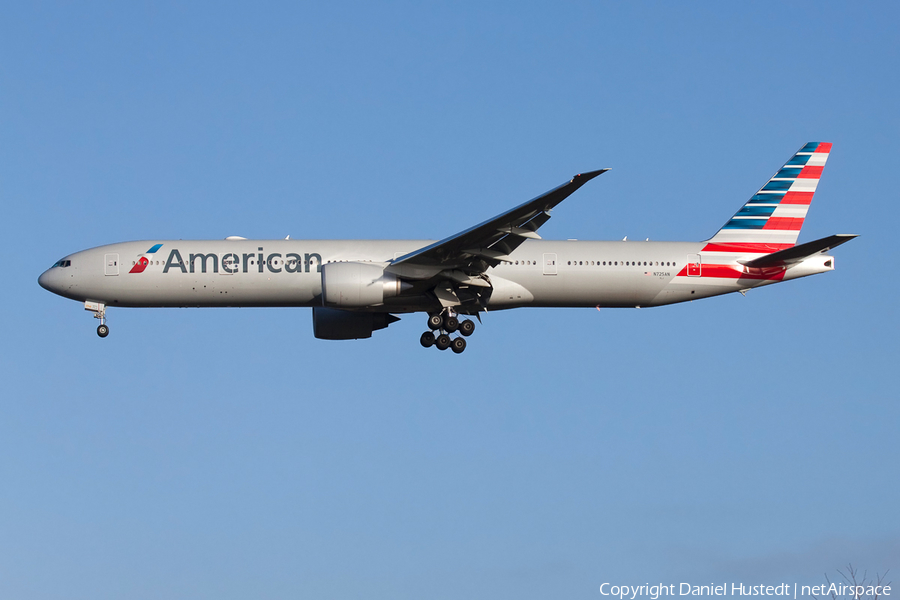 American Airlines Boeing 777-323(ER) (N725AN) | Photo 651200