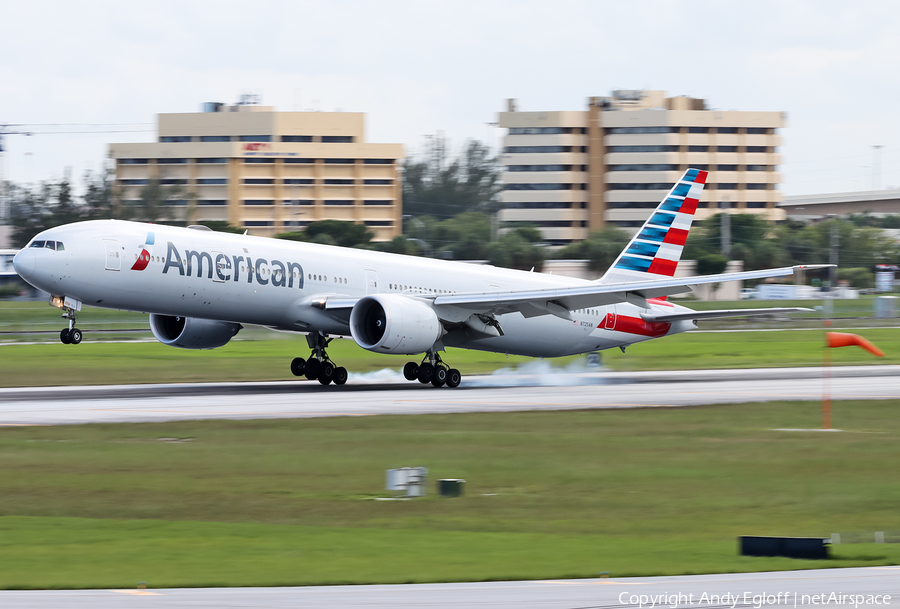 American Airlines Boeing 777-323(ER) (N725AN) | Photo 397286