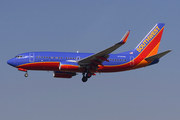 Southwest Airlines Boeing 737-7H4 (N725SW) at  Los Angeles - International, United States