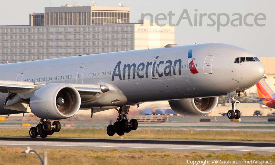 American Airlines Boeing 777-323(ER) (N726AN) | Photo 156829