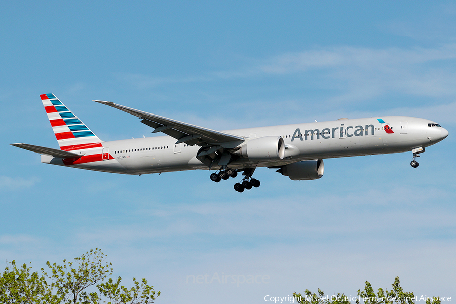 American Airlines Boeing 777-323(ER) (N727AN) | Photo 352201