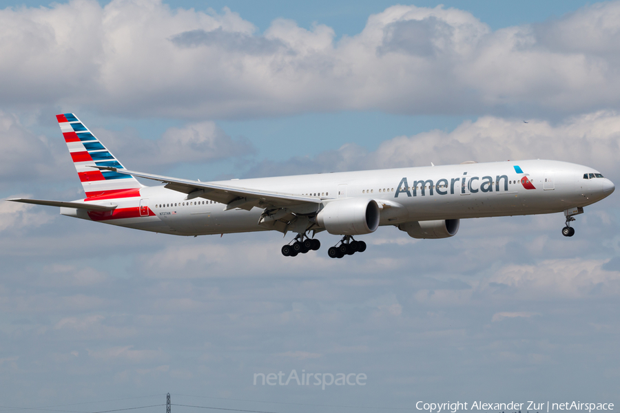 American Airlines Boeing 777-323(ER) (N727AN) | Photo 175998