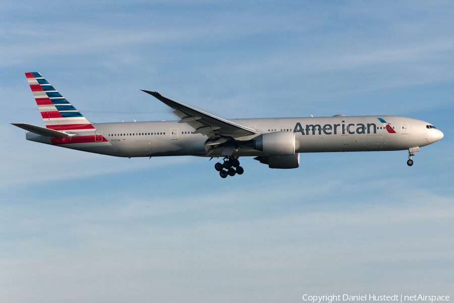 American Airlines Boeing 777-323(ER) (N727AN) | Photo 485082