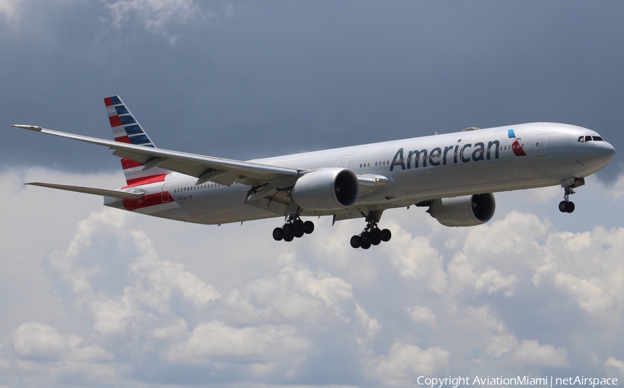American Airlines Boeing 777-323(ER) (N727AN) | Photo 181769