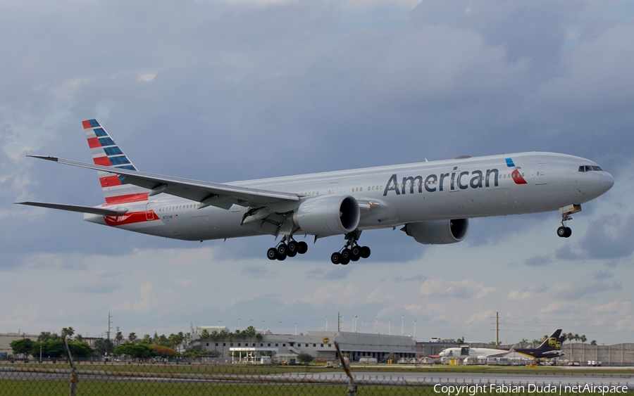American Airlines Boeing 777-323(ER) (N727AN) | Photo 330175