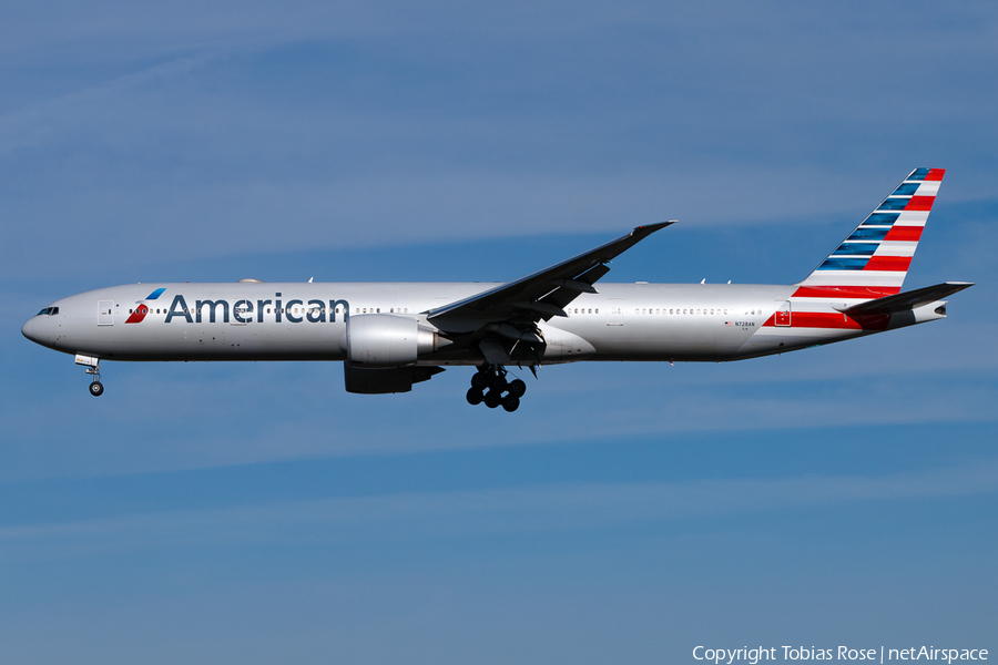 American Airlines Boeing 777-323(ER) (N728AN) | Photo 305649
