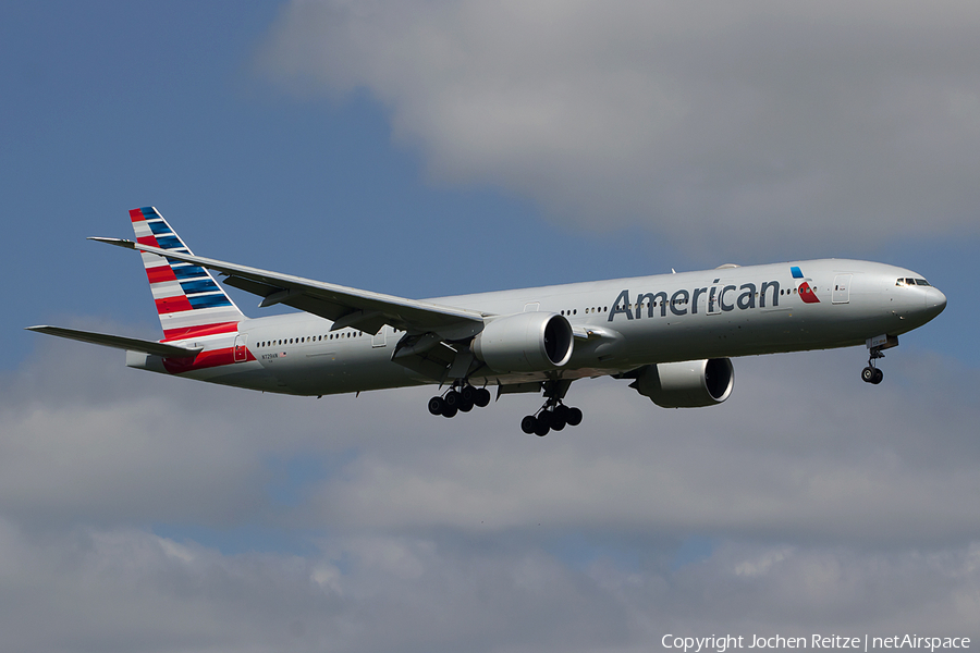American Airlines Boeing 777-323(ER) (N729AN) | Photo 109291