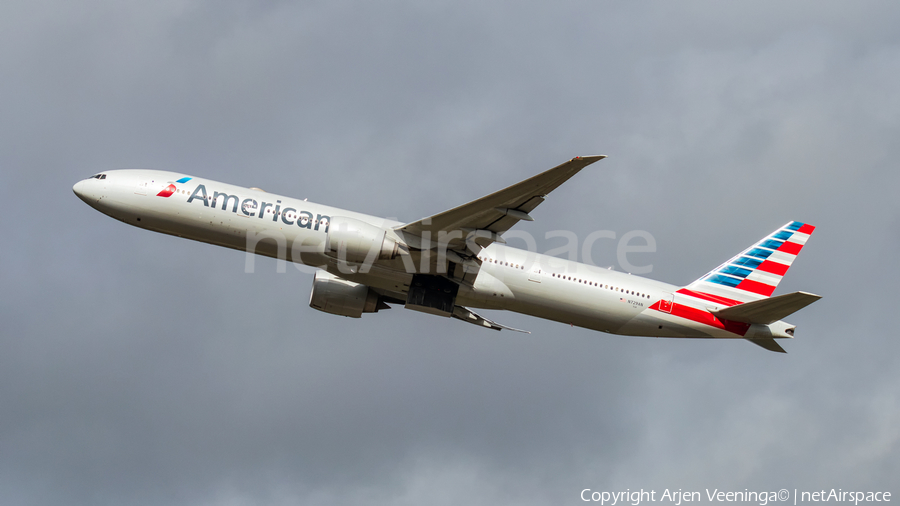 American Airlines Boeing 777-323(ER) (N729AN) | Photo 352424