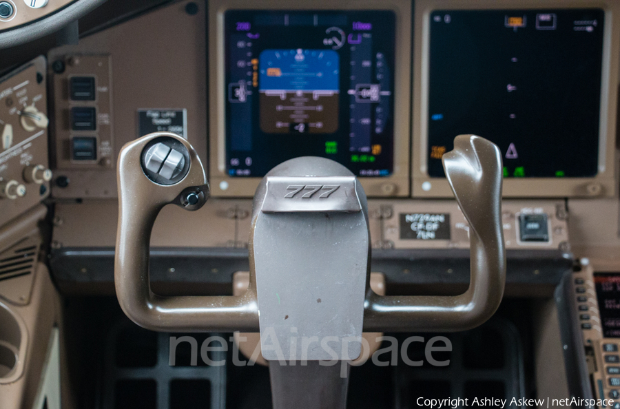 American Airlines Boeing 777-323(ER) (N729AN) | Photo 66061