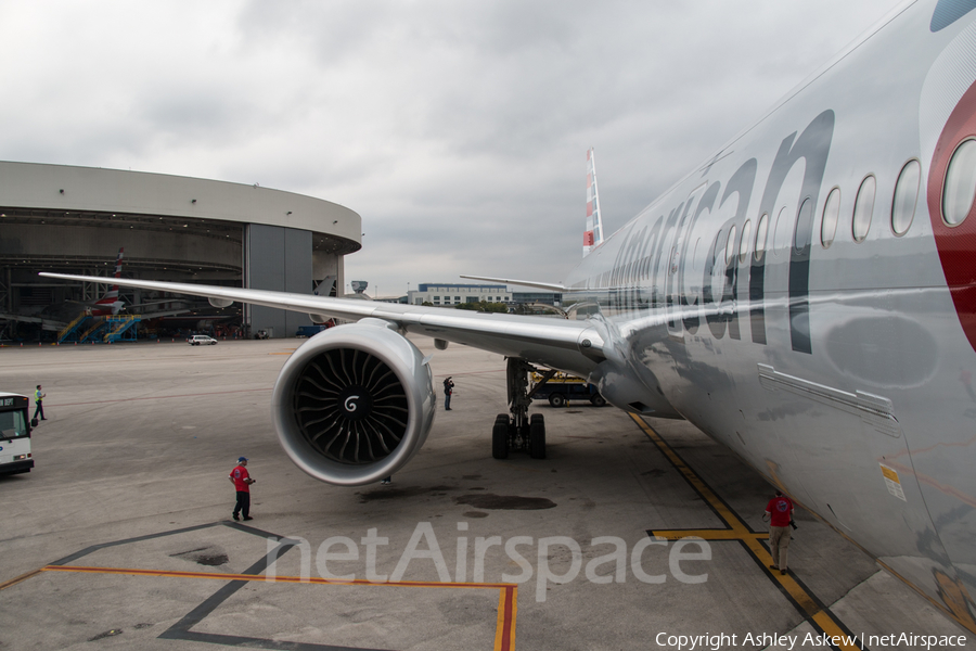 American Airlines Boeing 777-323(ER) (N729AN) | Photo 66555