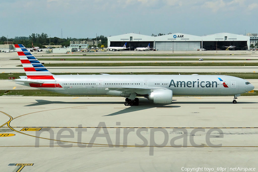 American Airlines Boeing 777-323(ER) (N729AN) | Photo 71553