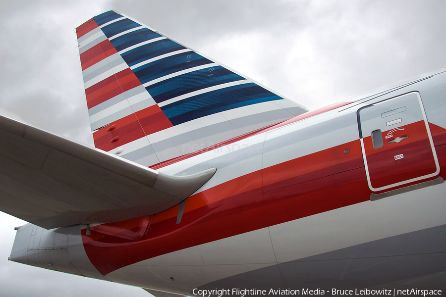 American Airlines Boeing 777-323(ER) (N730AN) | Photo 127571