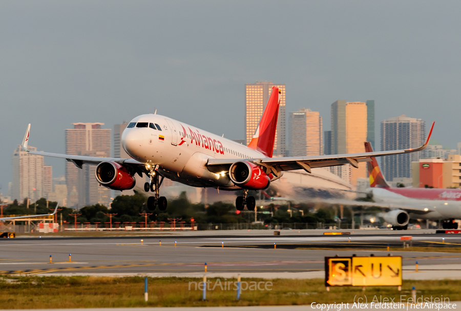 Avianca Airbus A319-132 (N730AV) | Photo 65311
