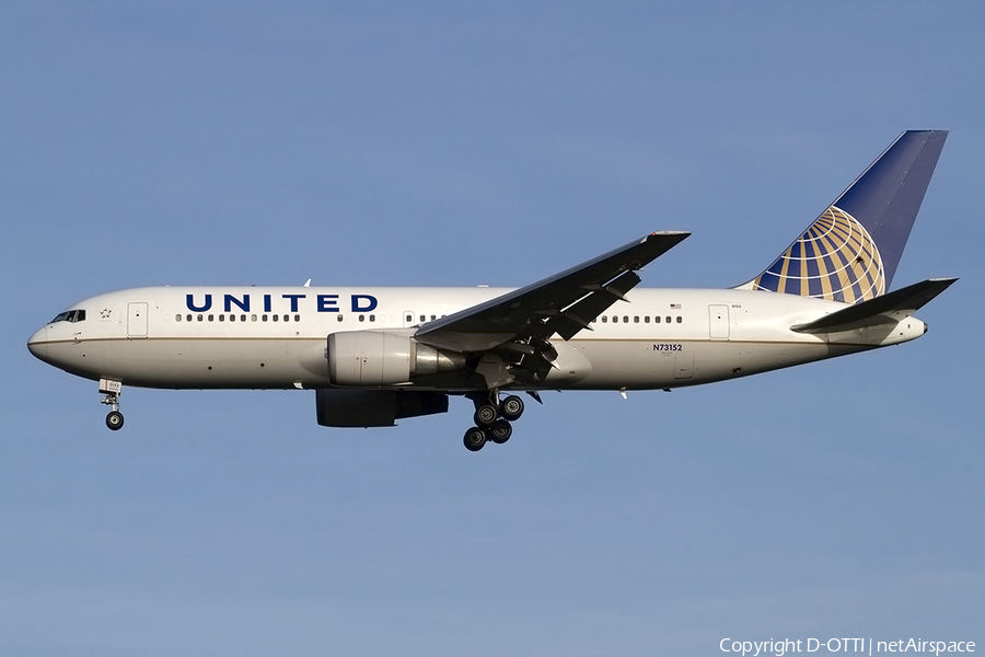 United Airlines Boeing 767-224(ER) (N73152) | Photo 400179