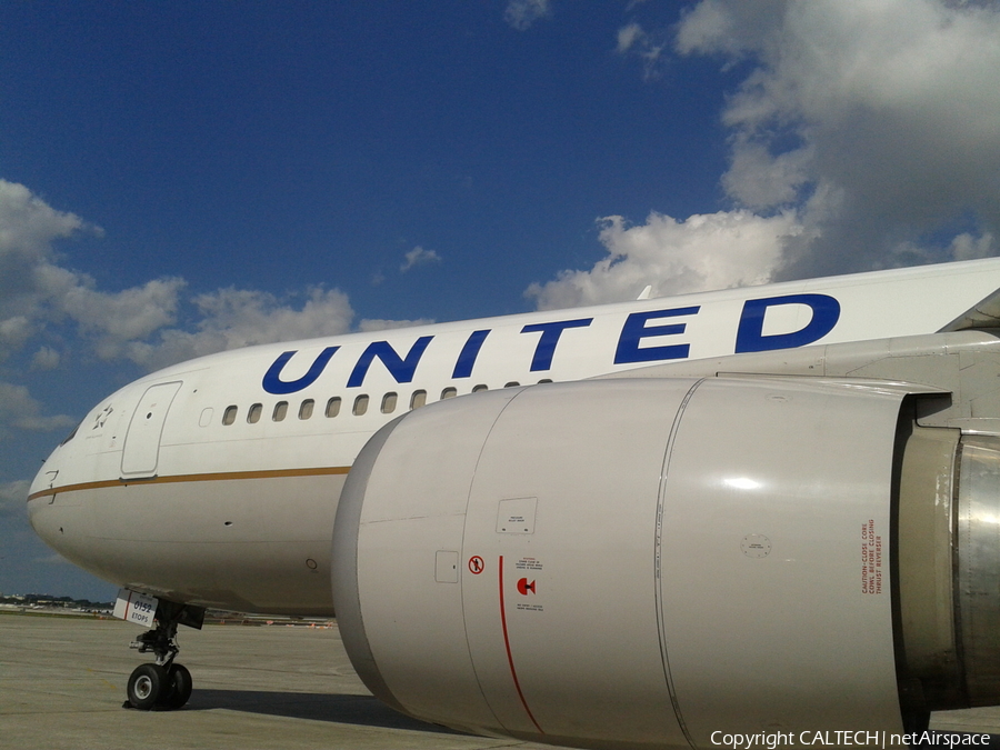 United Airlines Boeing 767-224(ER) (N73152) | Photo 26495