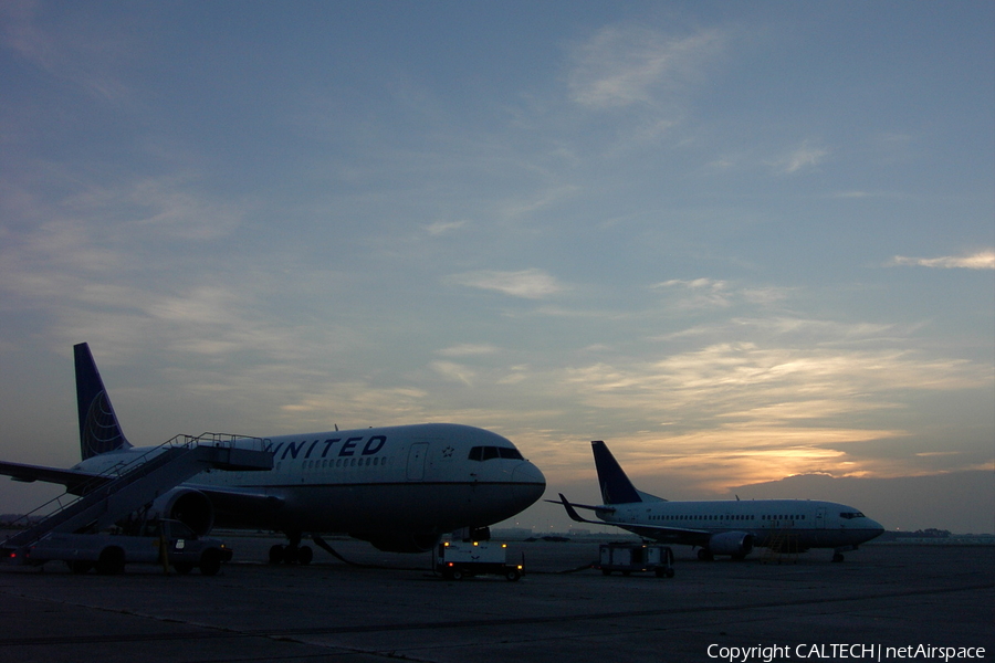 United Airlines Boeing 767-224(ER) (N73152) | Photo 27996