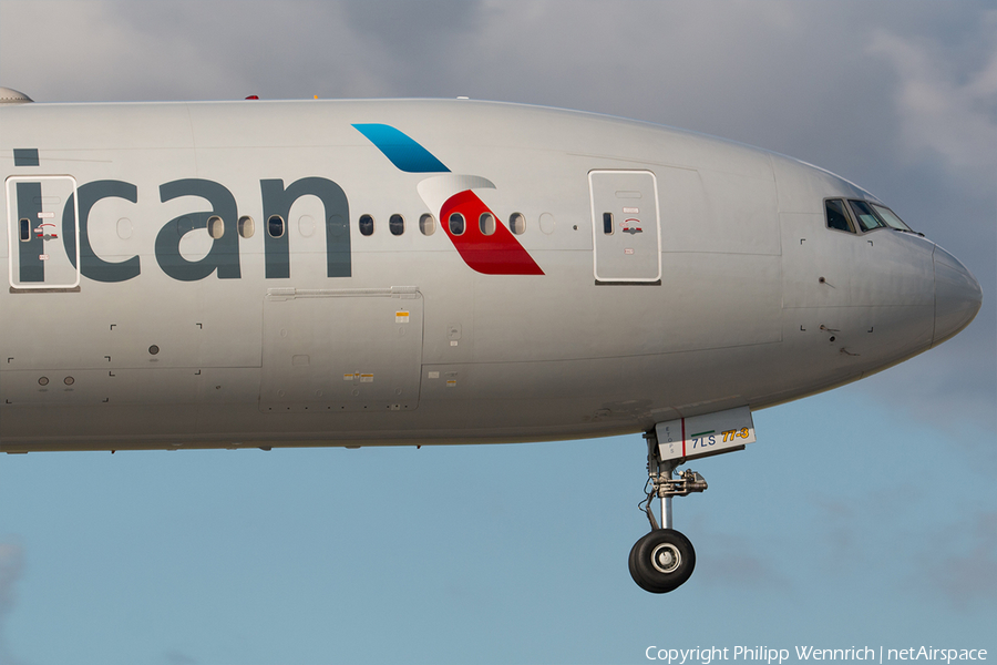 American Airlines Boeing 777-323(ER) (N732AN) | Photo 137743