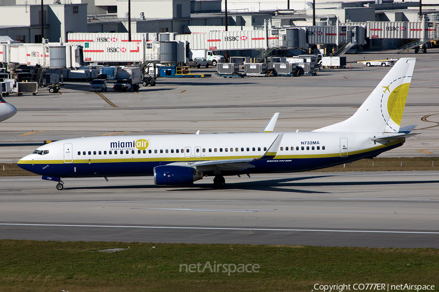 Miami Air International Boeing 737-81Q (N732MA) | Photo 37449