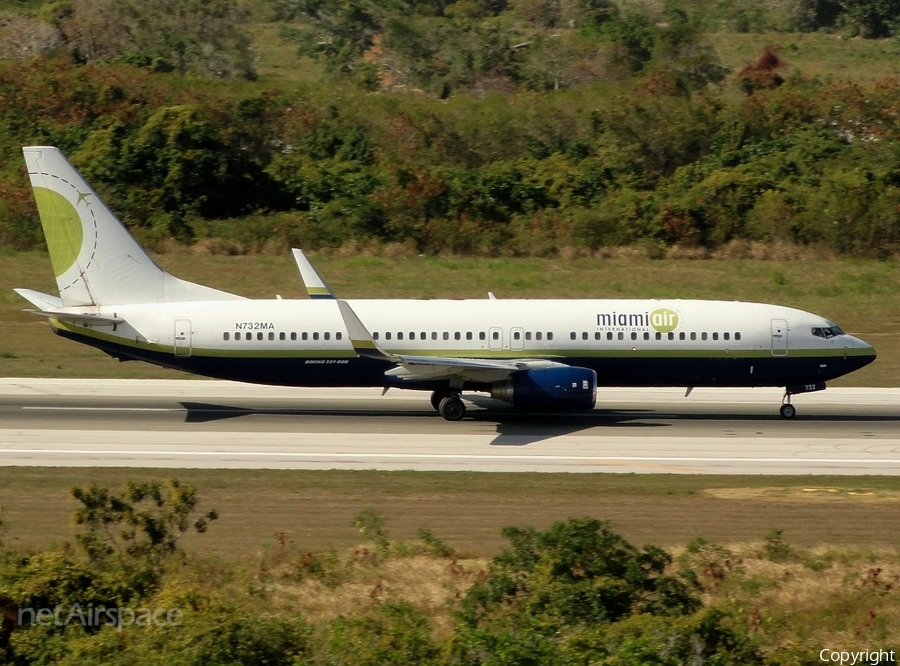 Miami Air International Boeing 737-81Q (N732MA) | Photo 25708