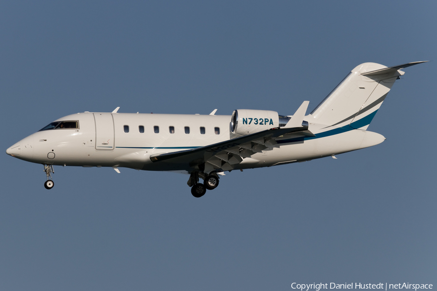 (Private) Bombardier CL-600-2B16 Challenger 605 (N732PA) | Photo 410172
