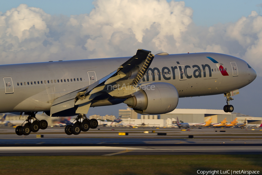 American Airlines Boeing 777-323(ER) (N733AR) | Photo 267536