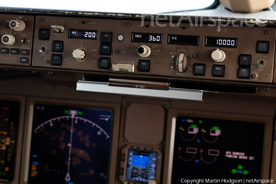 American Airlines Boeing 777-323(ER) (N733AR) | Photo 619223