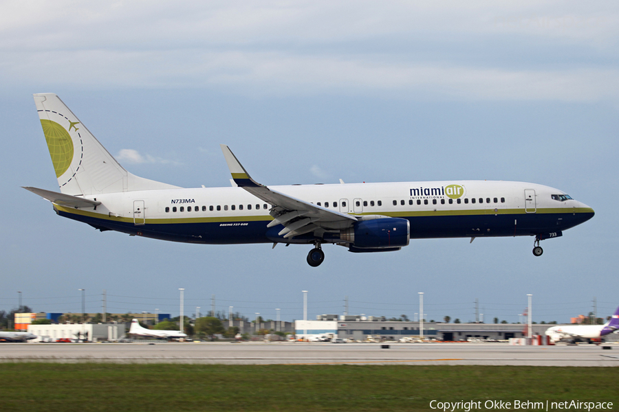 Miami Air International Boeing 737-81Q (N733MA) | Photo 36616