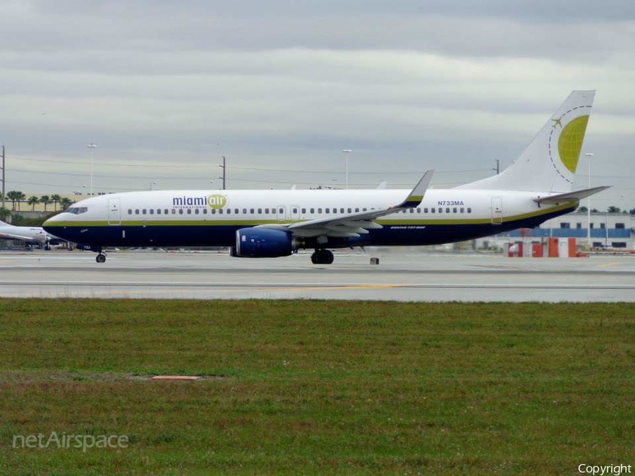 Miami Air International Boeing 737-81Q (N733MA) | Photo 76213