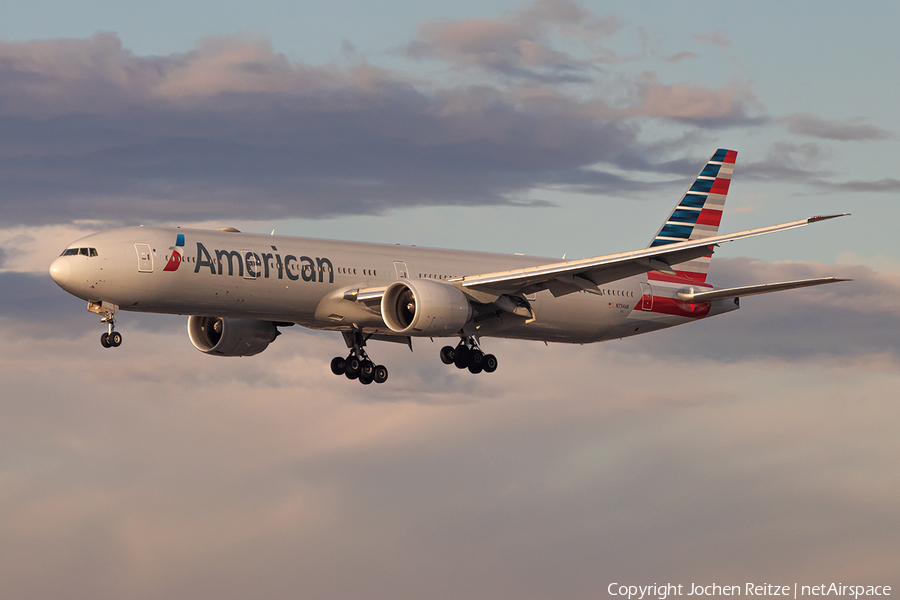 American Airlines Boeing 777-323(ER) (N734AR) | Photo 368938