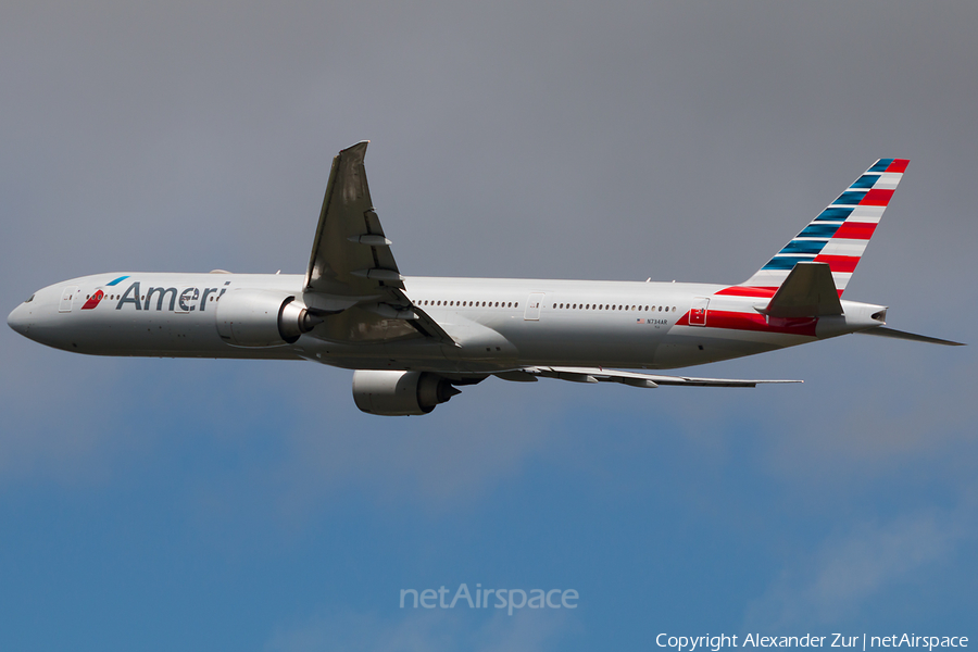 American Airlines Boeing 777-323(ER) (N734AR) | Photo 344389