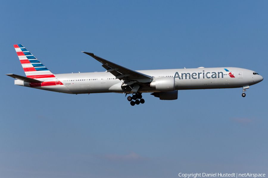 American Airlines Boeing 777-323(ER) (N734AR) | Photo 496394