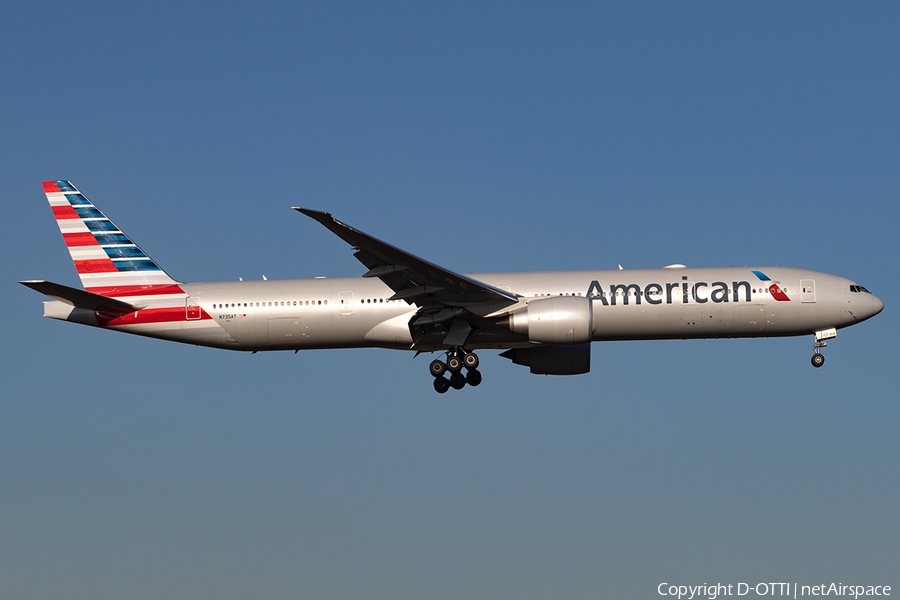 American Airlines Boeing 777-323(ER) (N735AT) | Photo 141649