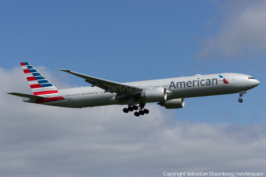 American Airlines Boeing 777-323(ER) (N735AT) | Photo 164887