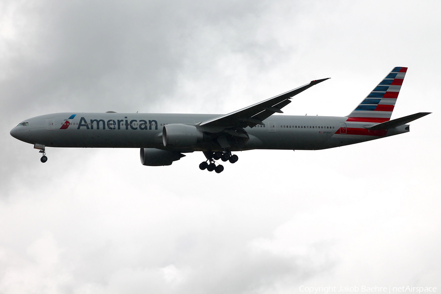 American Airlines Boeing 777-323(ER) (N735AT) | Photo 183745