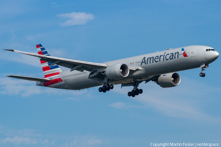 American Airlines Boeing 777-323(ER) (N735AT) | Photo 344519