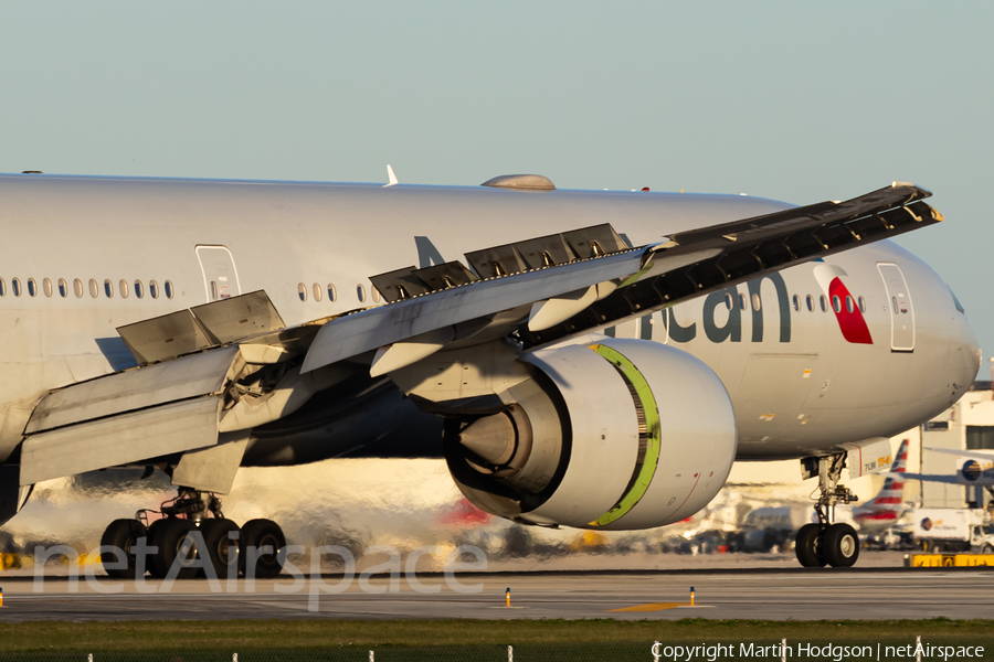 American Airlines Boeing 777-323(ER) (N736AT) | Photo 664729