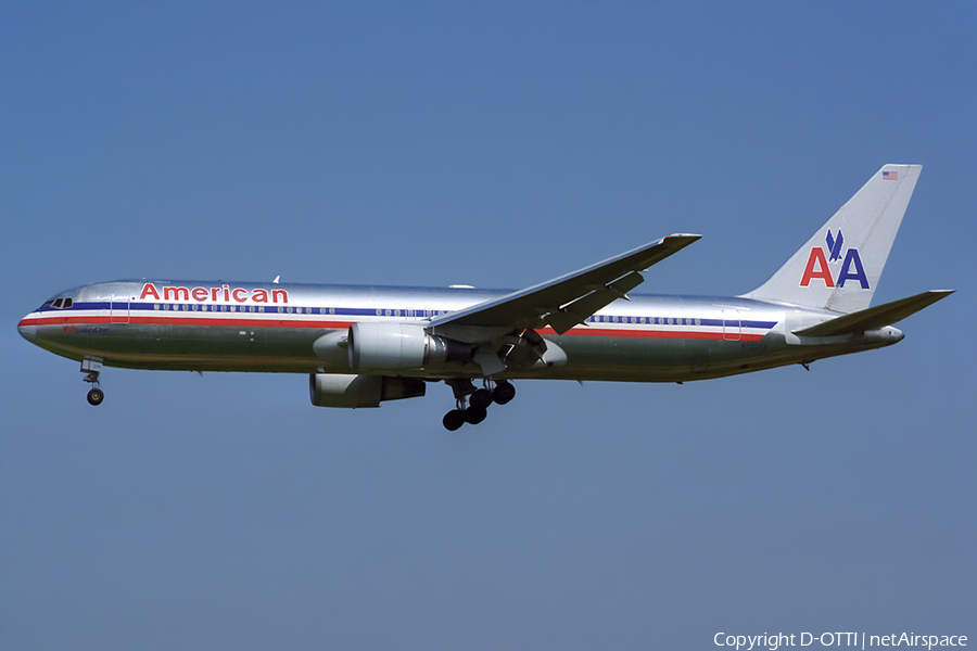 American Airlines Boeing 767-323(ER) (N7375A) | Photo 417343